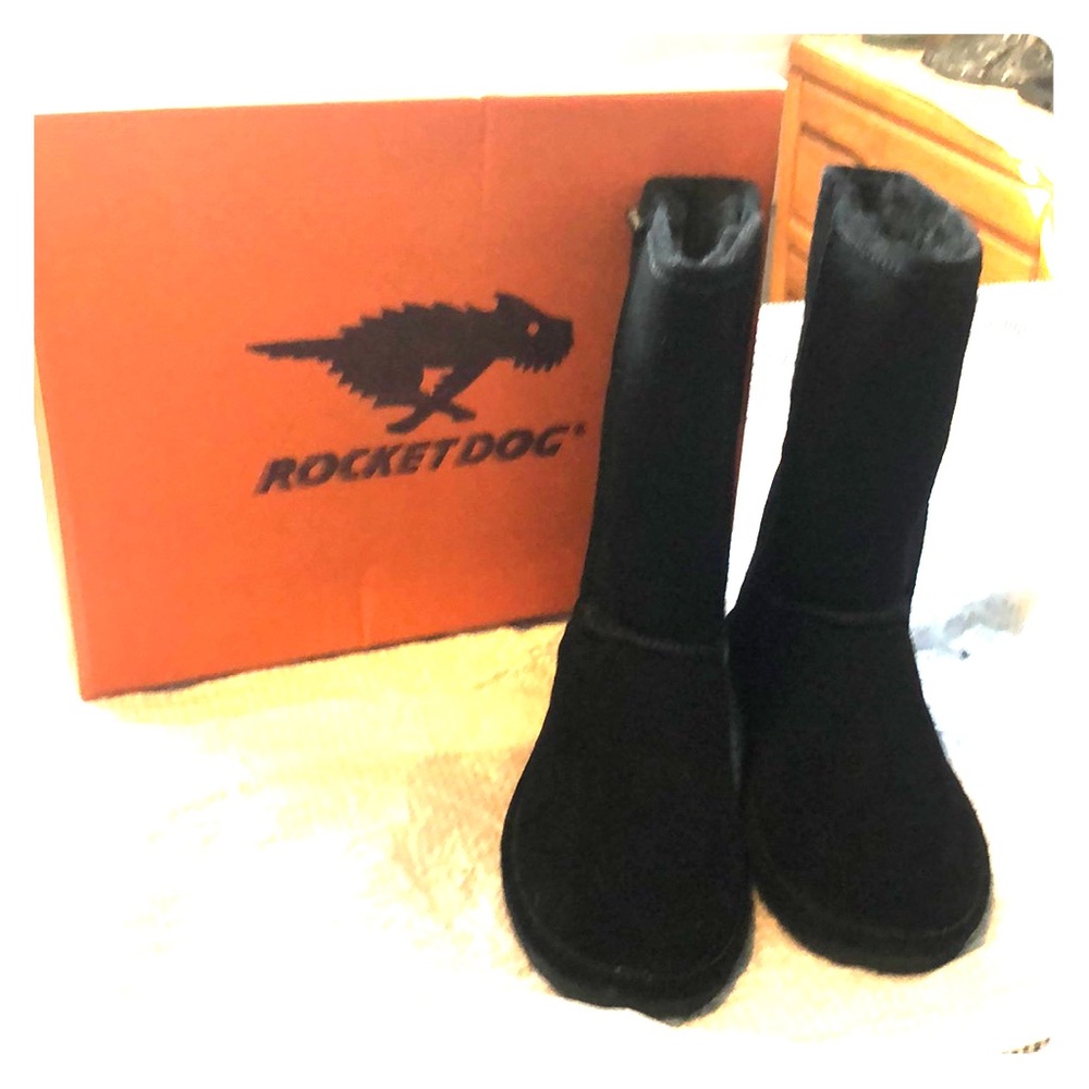 Bearpaw Black Swede Boots.